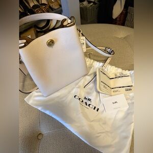 NWT Coach Charlie 21 Bucket Bag in Chalk